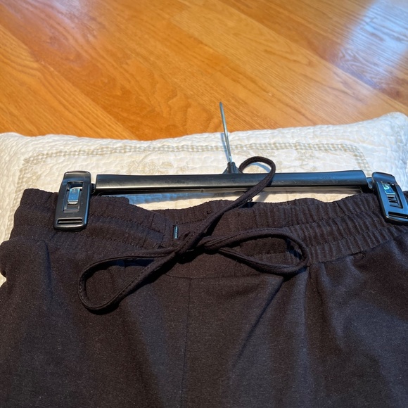 Jones New York Signature black joggers. - Picture 4 of 6